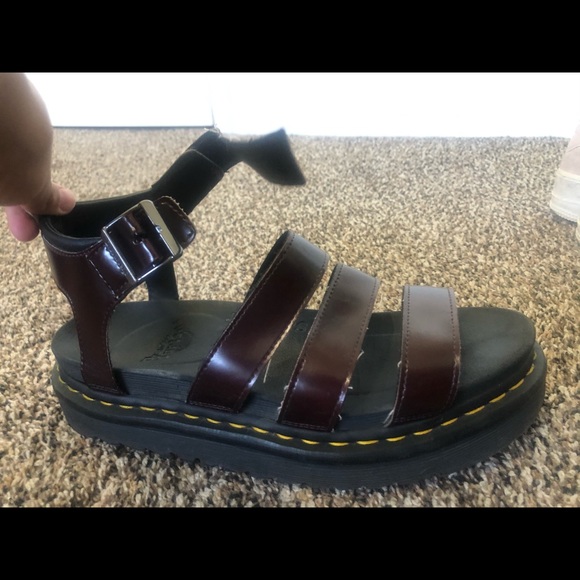 vegan flatform sandals